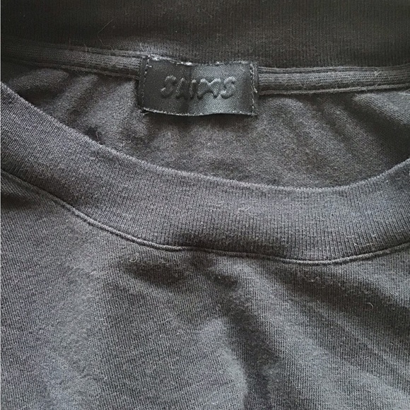 SKIMS Boyfriend Long Sleeve T-Shirt | Onyx - Picture 6 of 16